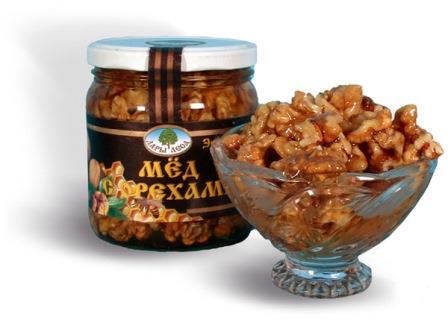 банка и пиала с мёдом и орехами