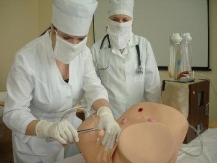 фото принудительного опорожнения мочевого пузыря на муляже