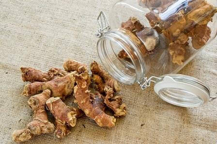 корень рассыпался с опрокинутой банки